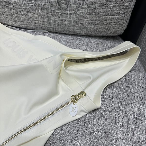 ★追跡付き発送で安心ルイヴィトン タンクトップ ワンショル パチモン 1AFCE8